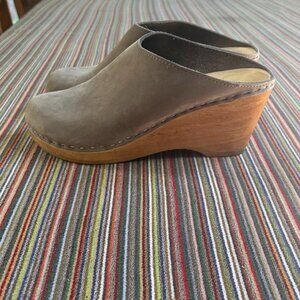 Store No. 6 New School Gray Clog Shoes Size 40